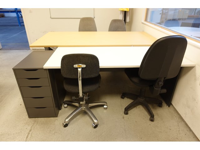 Volledige inhoud bureauruimte - afbeelding 2 van  13