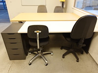 Volledige inhoud bureauruimte - afbeelding 2 van  13