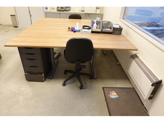 Volledige inhoud bureauruimte - afbeelding 1 van  13