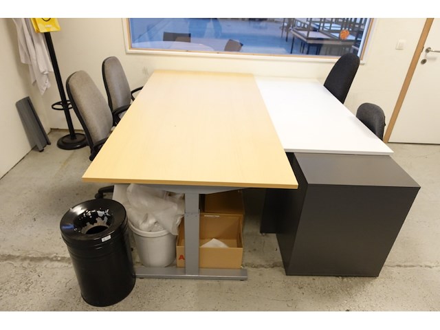 Volledige inhoud bureauruimte - afbeelding 6 van  13