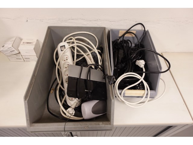 Volledige inhoud bureauruimte - afbeelding 10 van  13