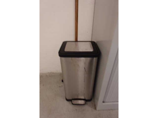 Volledige inhoud bureauruimte - afbeelding 13 van  13