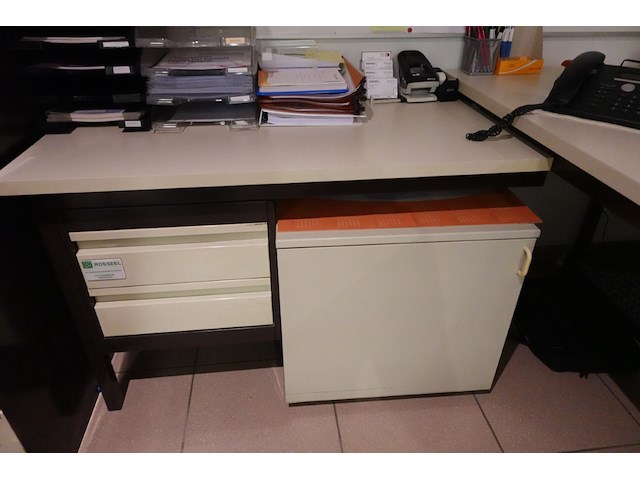 Volledige inhoud bureaus - afbeelding 3 van  28