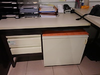 Volledige inhoud bureaus - afbeelding 3 van  28