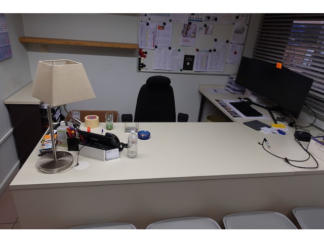 Volledige inhoud bureaus - afbeelding 5 van  28