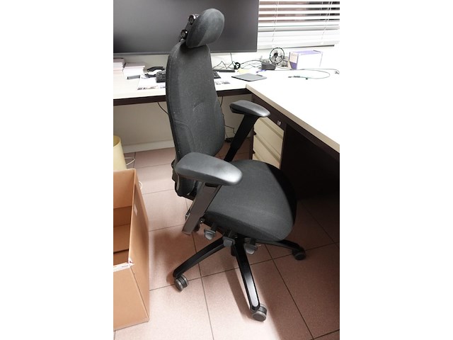 Volledige inhoud bureaus - afbeelding 10 van  28