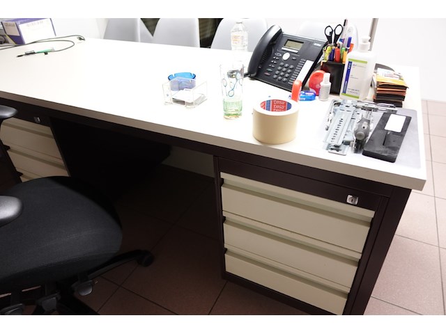 Volledige inhoud bureaus - afbeelding 11 van  28