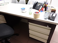 Volledige inhoud bureaus - afbeelding 11 van  28