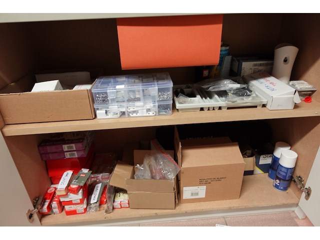 Volledige inhoud bureaus - afbeelding 15 van  28