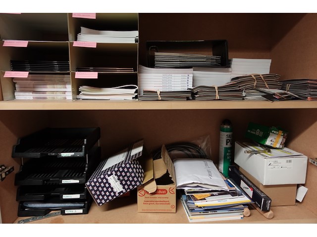 Volledige inhoud bureaus - afbeelding 16 van  28