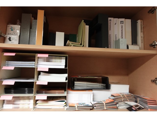 Volledige inhoud bureaus - afbeelding 17 van  28