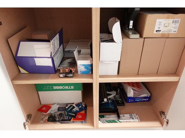 Volledige inhoud bureaus - afbeelding 20 van  28