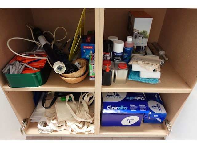 Volledige inhoud bureaus - afbeelding 21 van  28