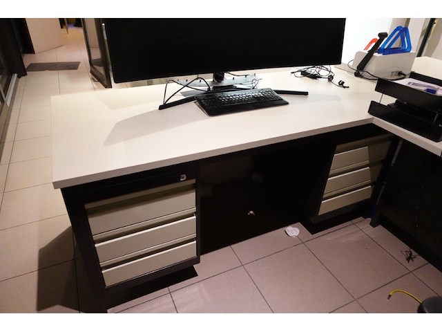 Volledige inhoud bureaus - afbeelding 22 van  28