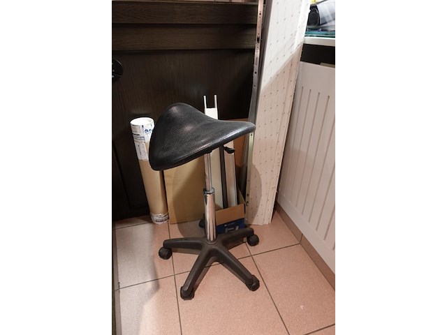 Volledige inhoud bureaus - afbeelding 24 van  28