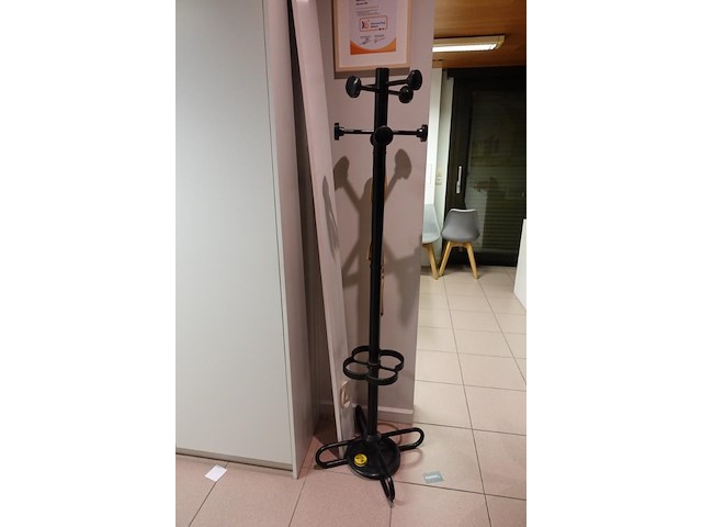 Volledige inhoud bureaus - afbeelding 25 van  28