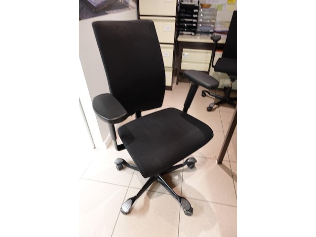 Volledige inhoud bureaus - afbeelding 26 van  28