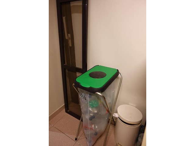 Volledige inhoud diverse ruimtes - afbeelding 18 van  21