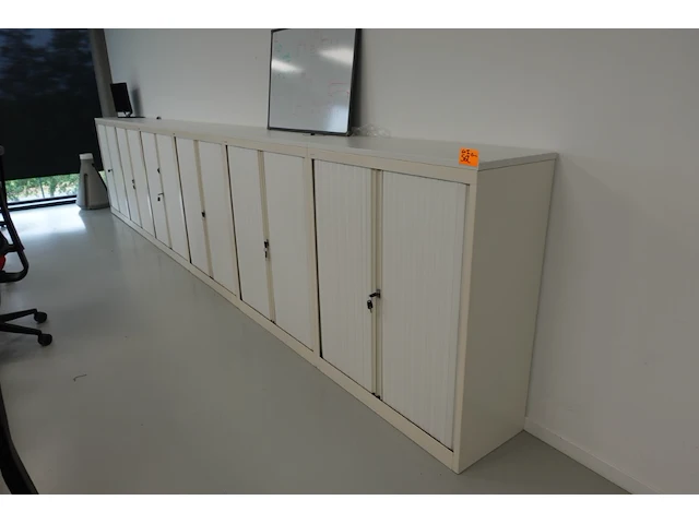 Volledige inhoud dossierkasten - afbeelding 1 van  8