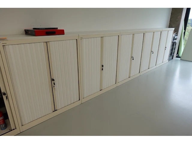 Volledige inhoud dossierkasten - afbeelding 1 van  8