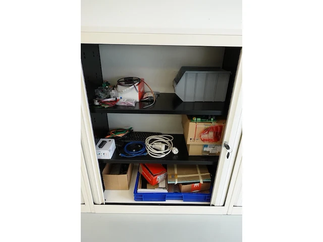 Volledige inhoud dossierkasten - afbeelding 5 van  8