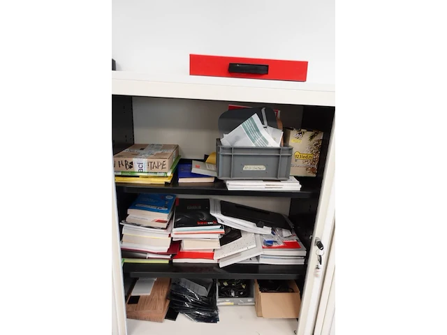 Volledige inhoud dossierkasten - afbeelding 8 van  8