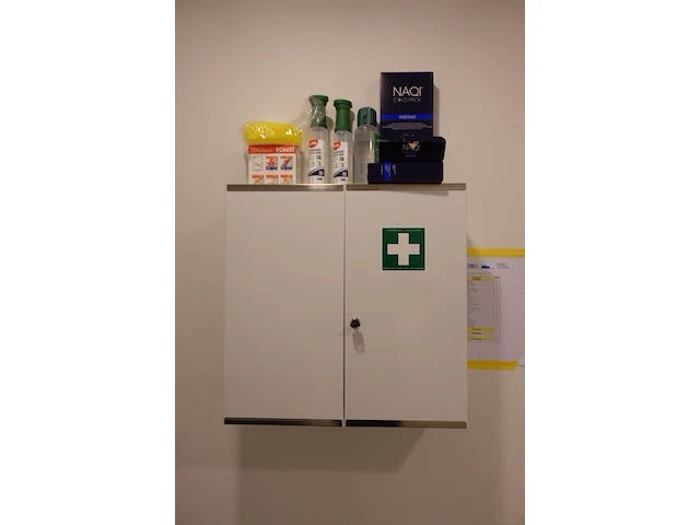 Volledige inhoud ehbo post - afbeelding 2 van  3