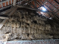 Volledige inhoud hooizolder - afbeelding 1 van  5