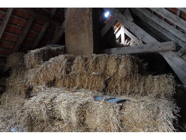 Volledige inhoud hooizolder - afbeelding 3 van  5