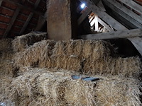 Volledige inhoud hooizolder - afbeelding 3 van  5