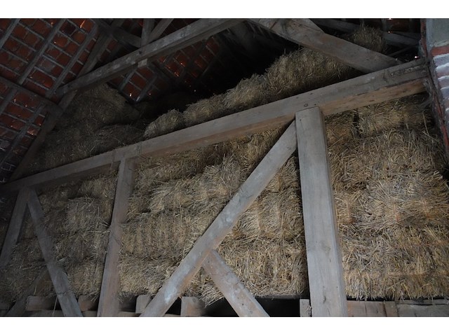 Volledige inhoud hooizolder - afbeelding 5 van  5