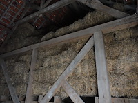 Volledige inhoud hooizolder - afbeelding 5 van  5