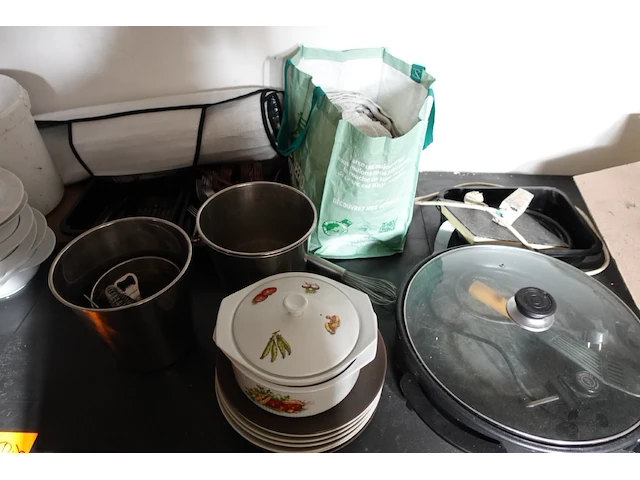 Volledige inhoud kamer - afbeelding 17 van  23