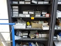 Volledige inhoud kast - afbeelding 1 van  7