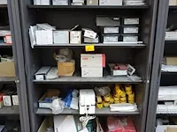 Volledige inhoud kast - afbeelding 1 van  8