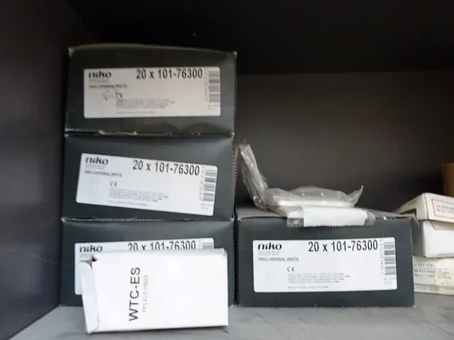 Volledige inhoud kast - afbeelding 2 van  8