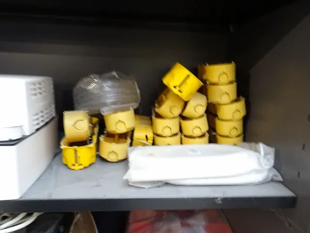 Volledige inhoud kast - afbeelding 6 van  8