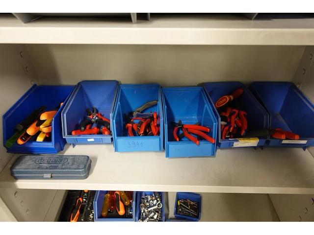 Volledige inhoud kast - afbeelding 3 van  6