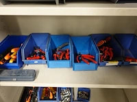 Volledige inhoud kast - afbeelding 3 van  6