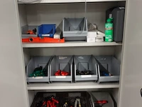 Volledige inhoud kast - afbeelding 1 van  6