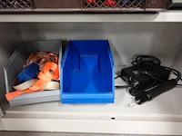 Volledige inhoud kast - afbeelding 2 van  6