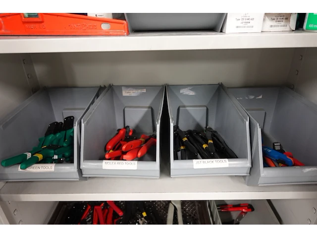 Volledige inhoud kast - afbeelding 4 van  6