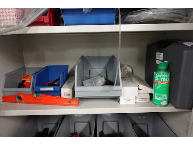 Volledige inhoud kast - afbeelding 5 van  6