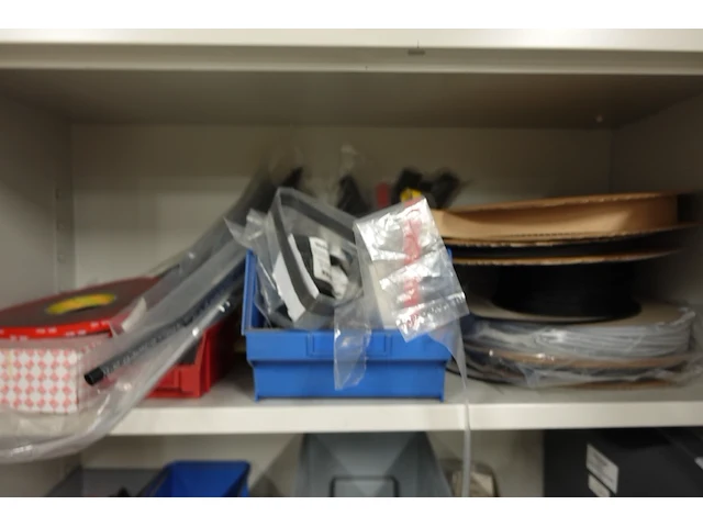 Volledige inhoud kast - afbeelding 6 van  6