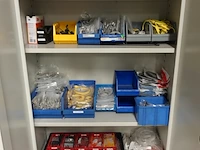 Volledige inhoud kast - afbeelding 1 van  6