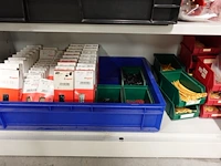 Volledige inhoud kast - afbeelding 2 van  6