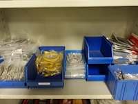 Volledige inhoud kast - afbeelding 4 van  6