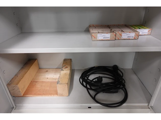 Volledige inhoud kast - afbeelding 2 van  9