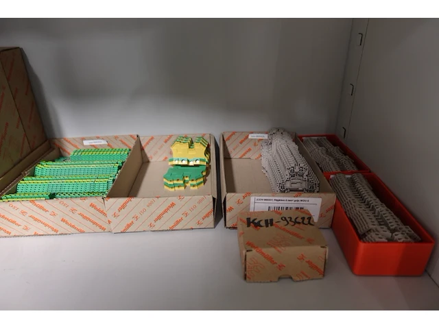 Volledige inhoud kast - afbeelding 4 van  9