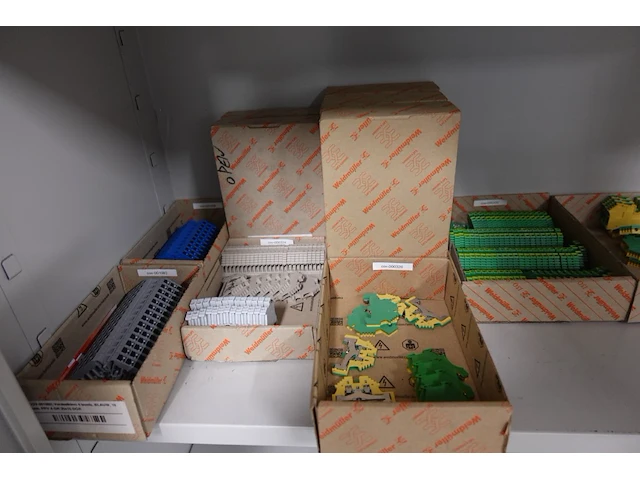 Volledige inhoud kast - afbeelding 5 van  9